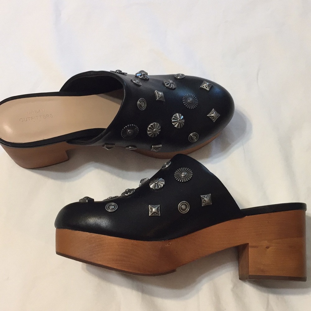Urban outfitters clogs size 8m